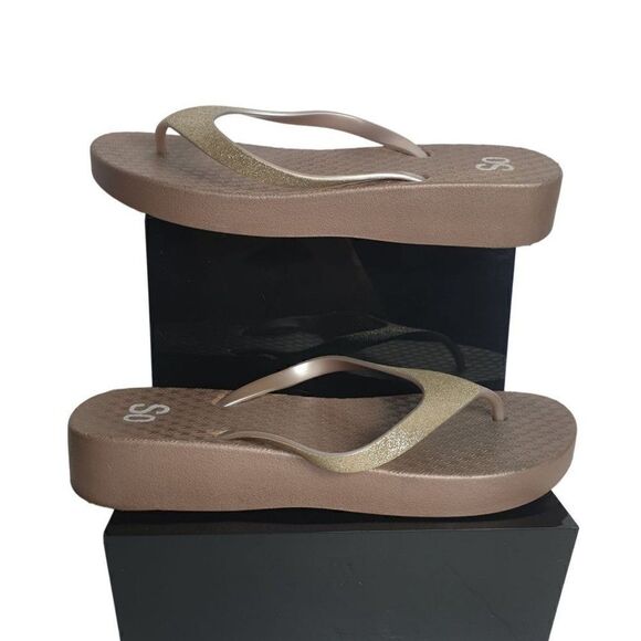Women's Gold Flip-Flops 11 Toe Post Platform Rose Gold Summer Sandals Sz 11 NWOT - Picture 2 of 9